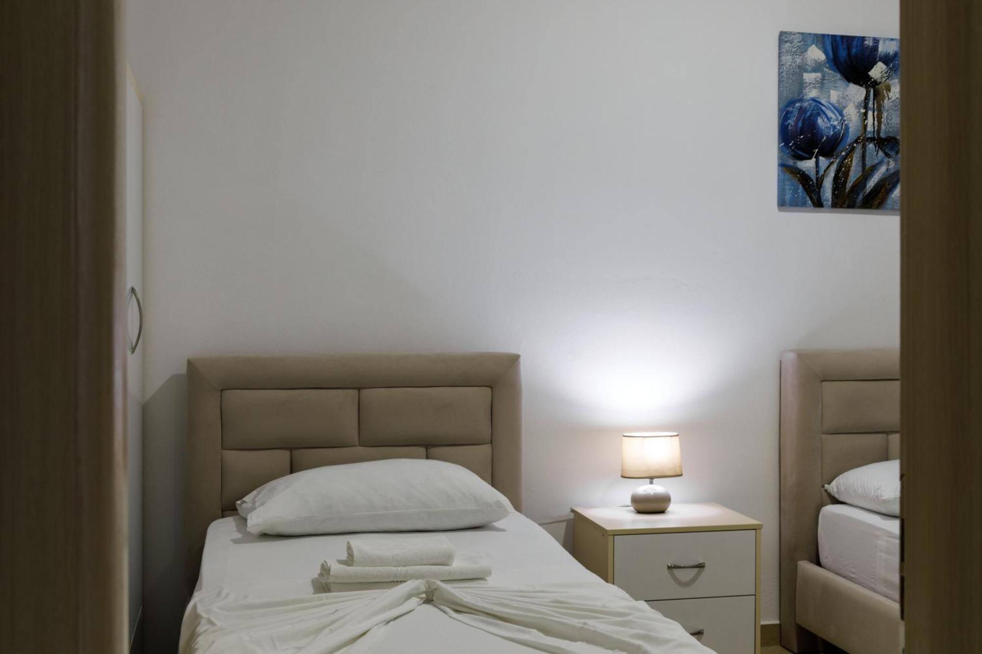 Grand Blue Aparthotel Sarandë Exterior foto